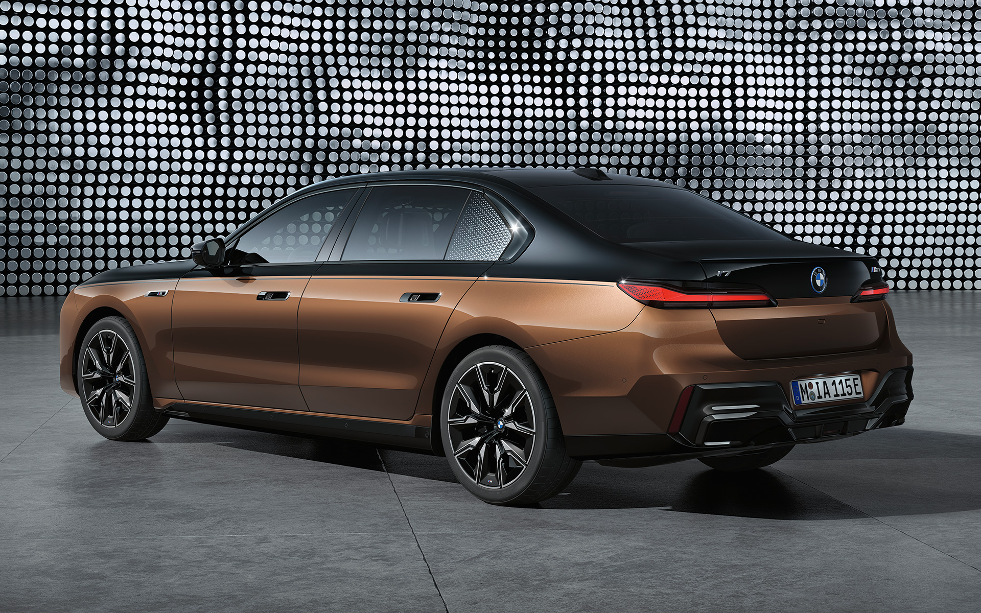 BMW i7 M70 xDrive Limousine G70 Exterieur Two-Tone Lackierung Seitenansicht