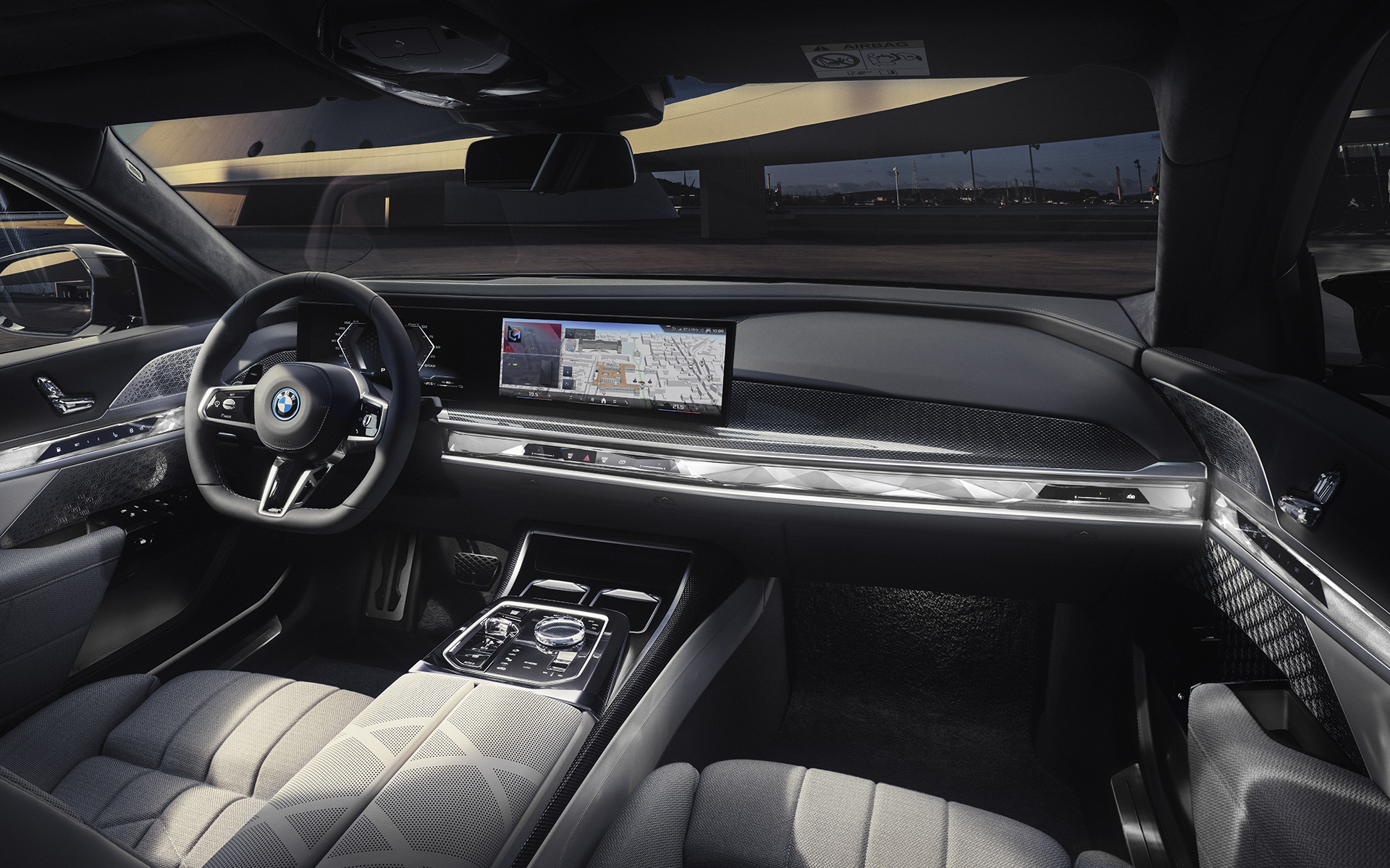 Interieur Cockpit BMW M760e xDrive Limousine G70 Ansicht vom Beifahrer